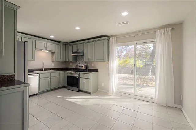 $179,000 | 7401 East 109 Terrace, Kansas City, MO 64134