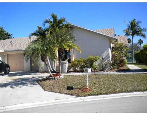 9673 Sunny Isle Circle, Unit 9763 Boca Raton, FL 33428 - Photo 1 of 7 Exterior Front