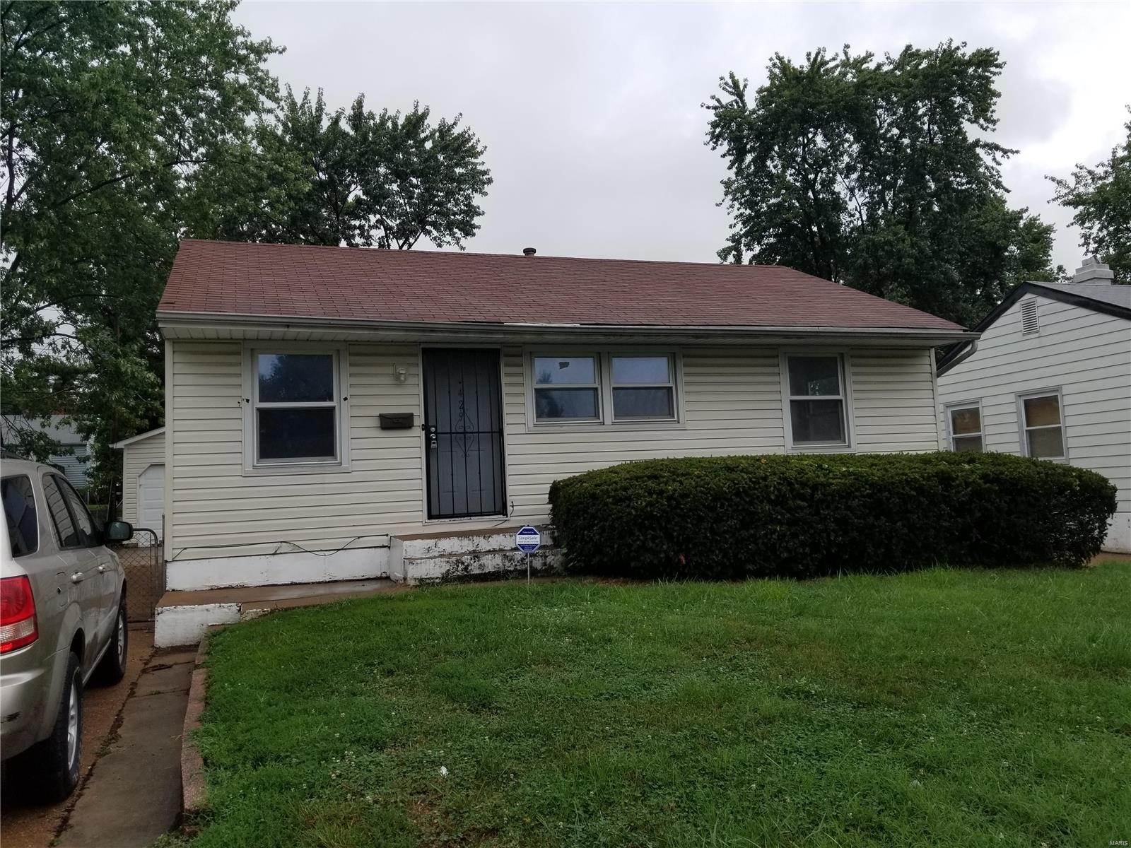 429 Midlothian Road St. Louis, MO 63137 - Photo 1 of 21