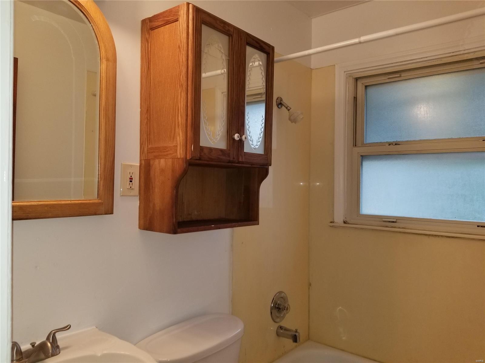 429 Midlothian Road St. Louis, MO 63137 - Photo 11 of 21