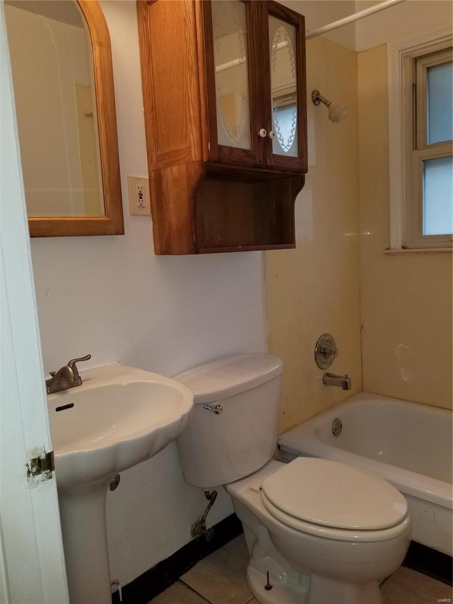 429 Midlothian Road St. Louis, MO 63137 - Photo 12 of 21
