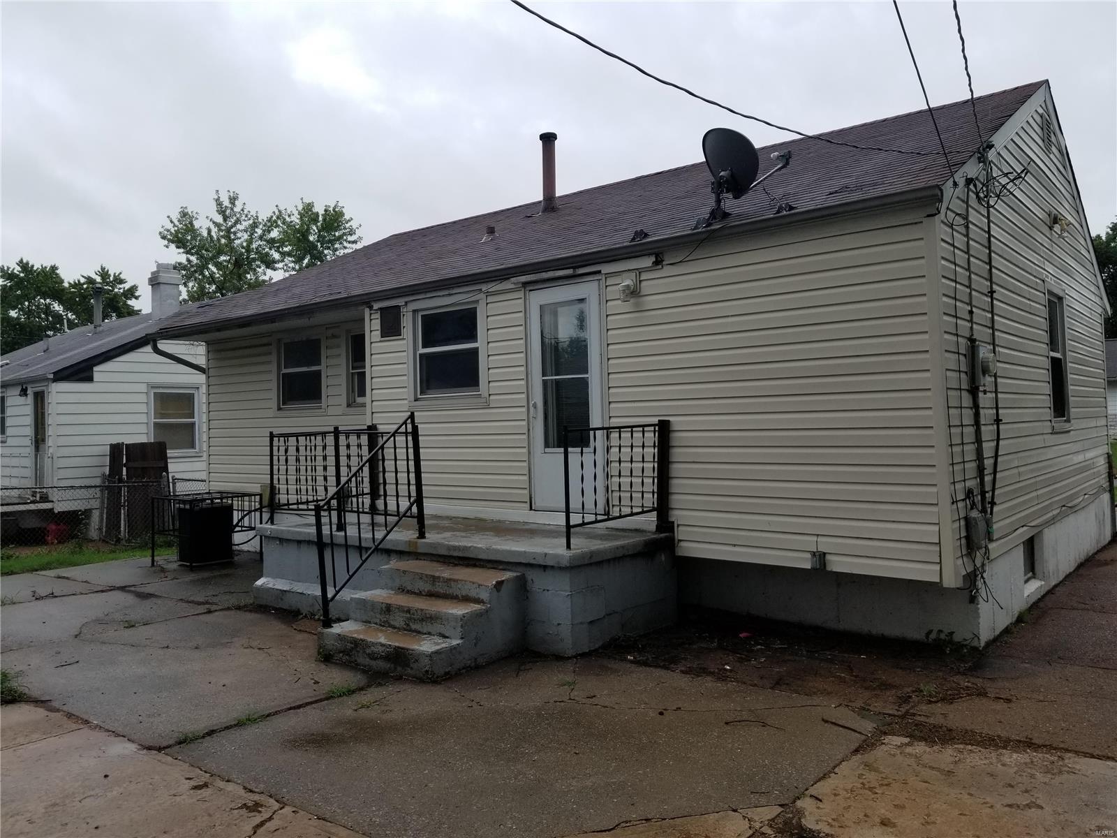 429 Midlothian Road St. Louis, MO 63137 - Photo 19 of 21