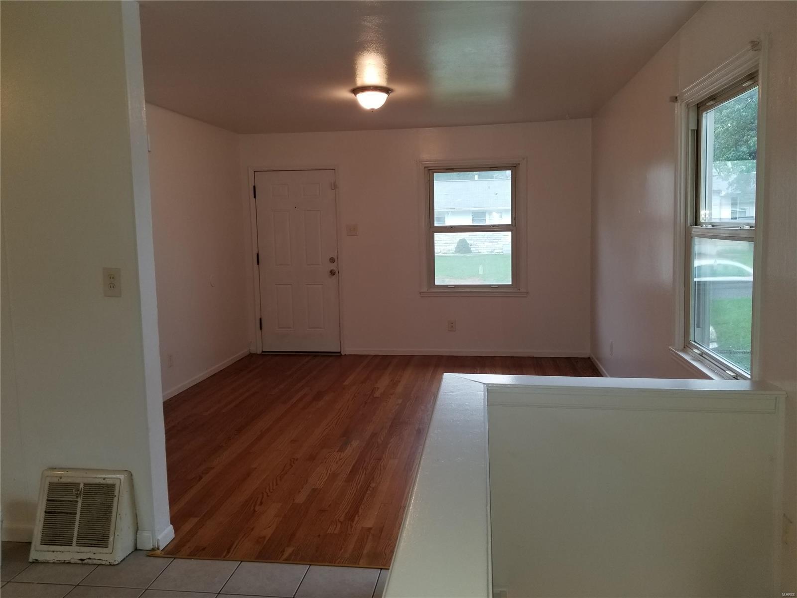 429 Midlothian Road St. Louis, MO 63137 - Photo 3 of 21