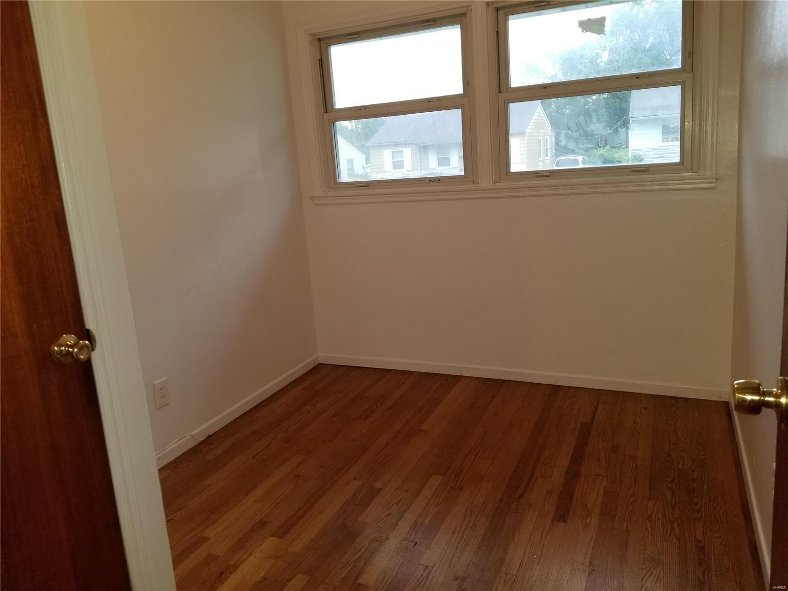 429 Midlothian Road St. Louis, MO 63137 - Photo 5 of 21