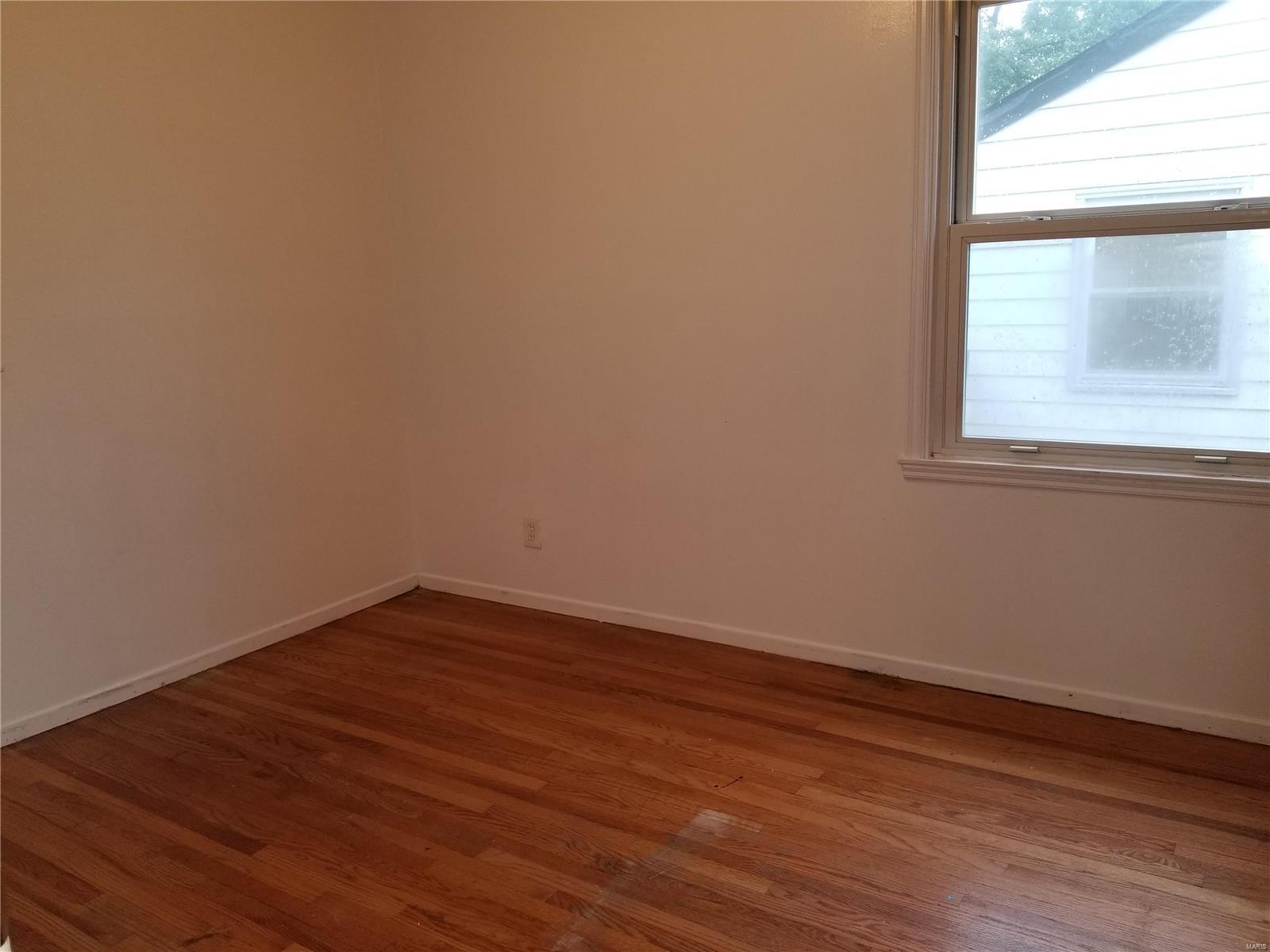 429 Midlothian Road St. Louis, MO 63137 - Photo 8 of 21