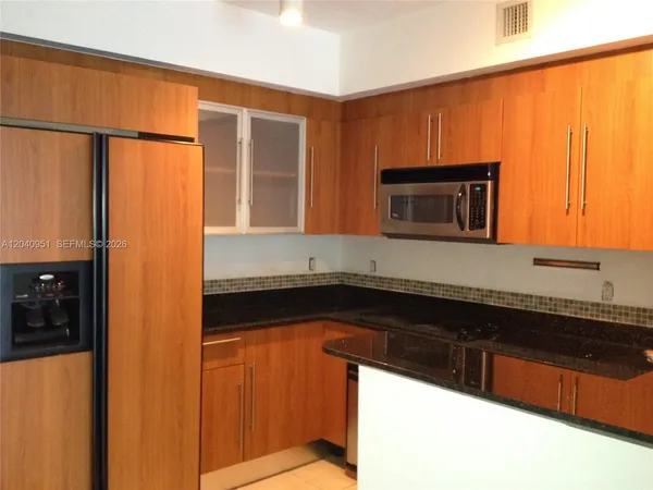 $675,000 | 325 South Biscayne Boulevard, Unit 1414, Miami, FL 33131