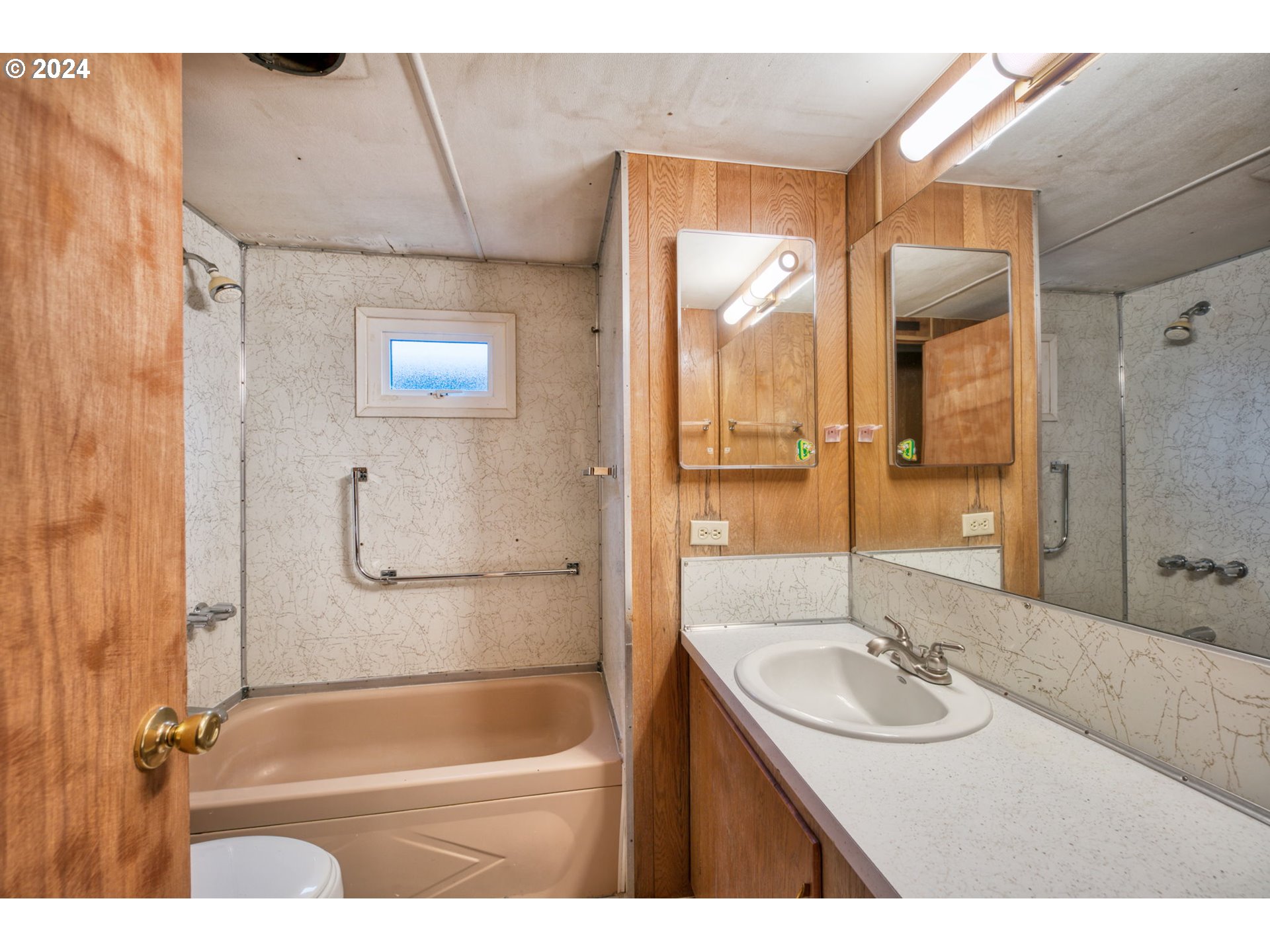 1625 Henderson Avenue Eugene, OR 97403 - Photo 12 of 20 a bathroom with a sink a mirror and a bathtub