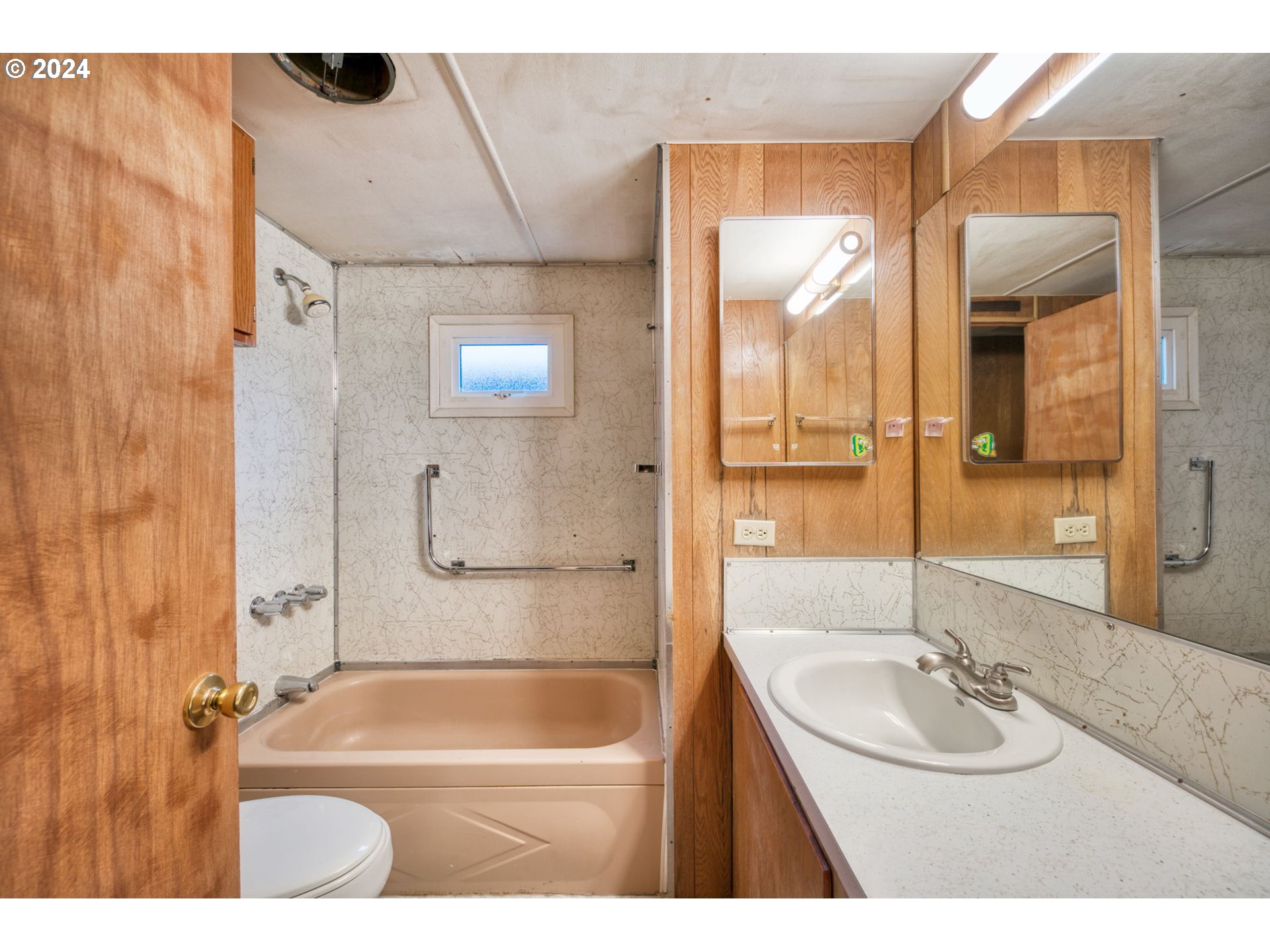 1625 Henderson Avenue Eugene, OR 97403 - Photo 13 of 20 a bathroom with a sink a mirror and a bathtub
