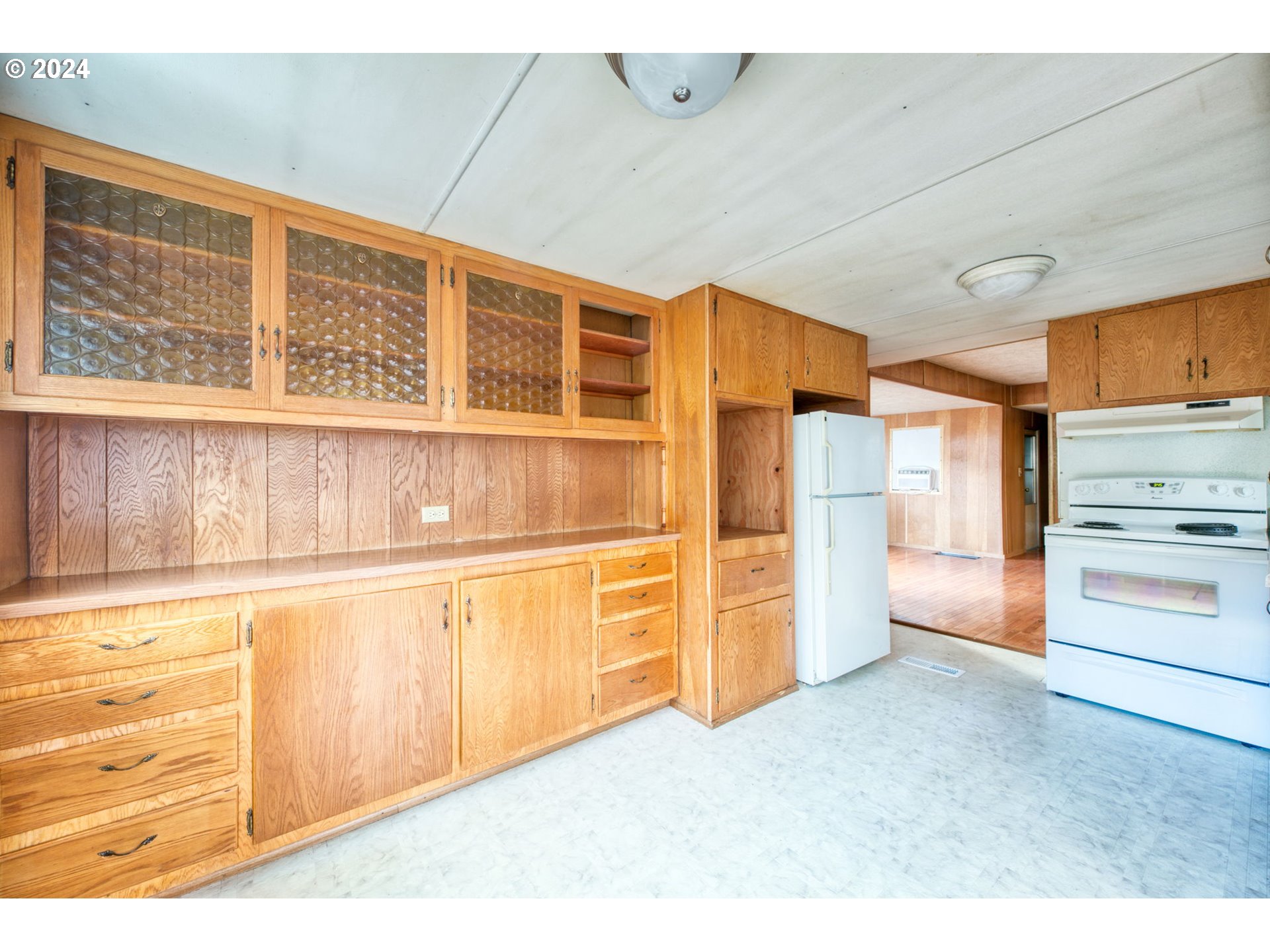 1625 Henderson Avenue Eugene, OR 97403 - Photo 10 of 20 a view of an empty room with cabinet and mirrors