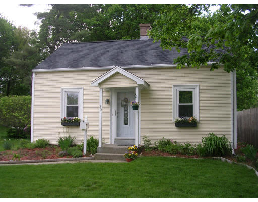 35 Maple Street Bellingham, MA 02019 - Photo 1 of 9 Gallery Image 1