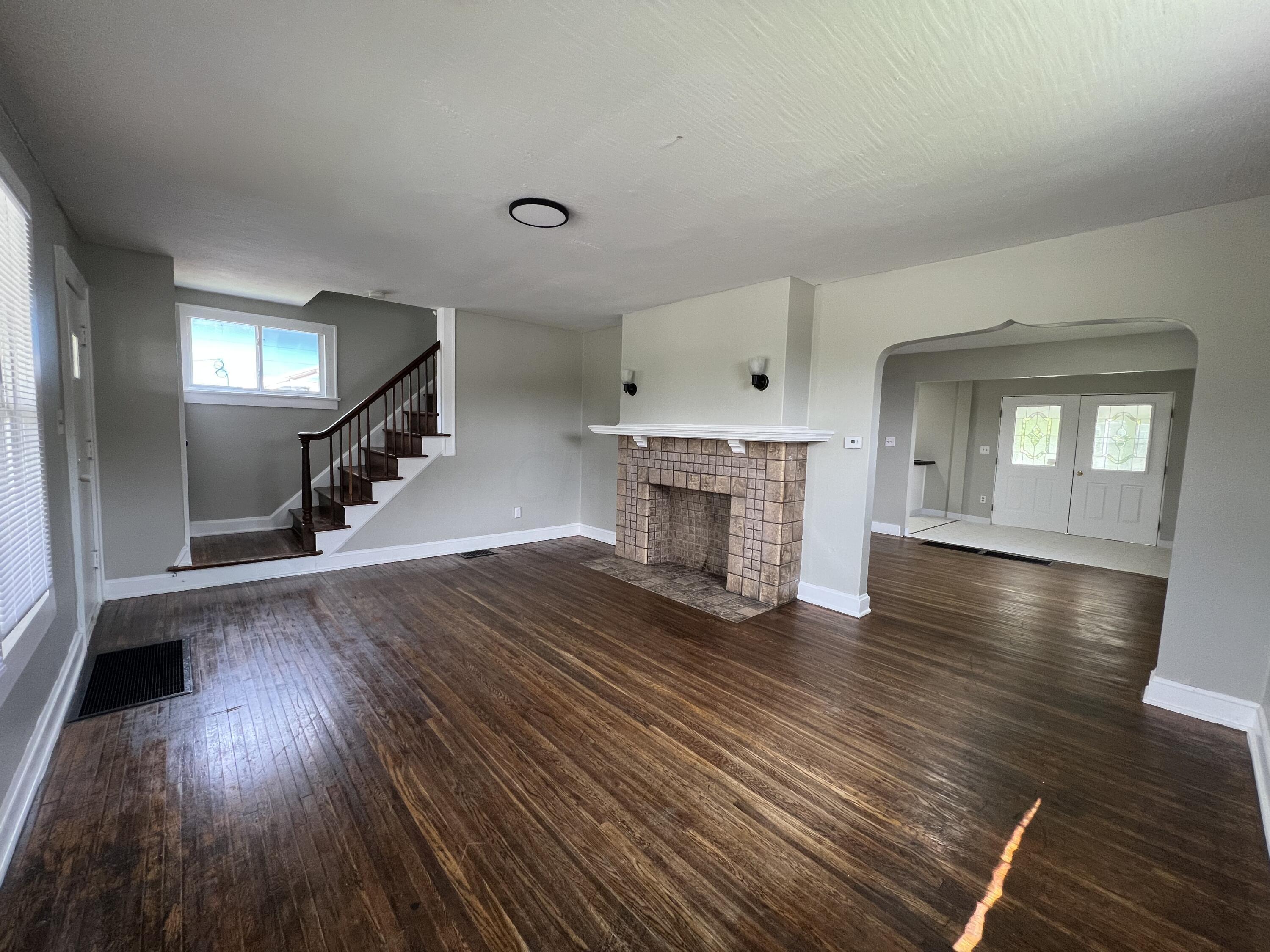 2570 Lockbourne Road Columbus, OH 43207 - Photo 4 of 25 IMG_6764 4