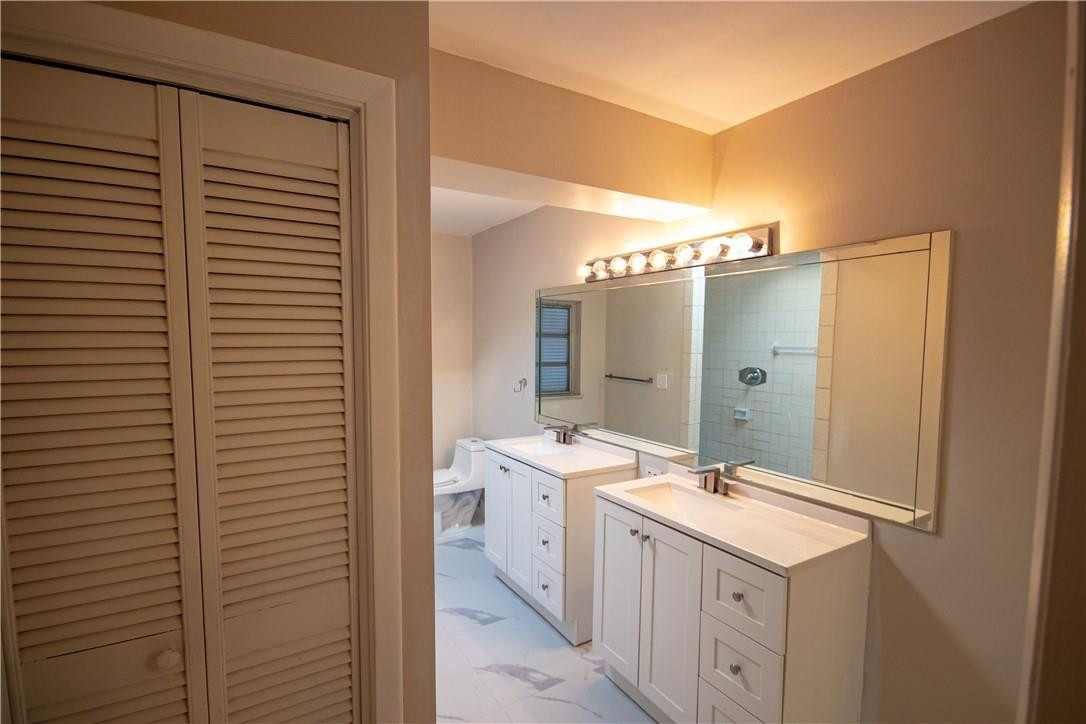 5409 West Park Road Hollywood, FL 33021 - Photo 24 of 64 a bathroom with a double vanity sink and mirror