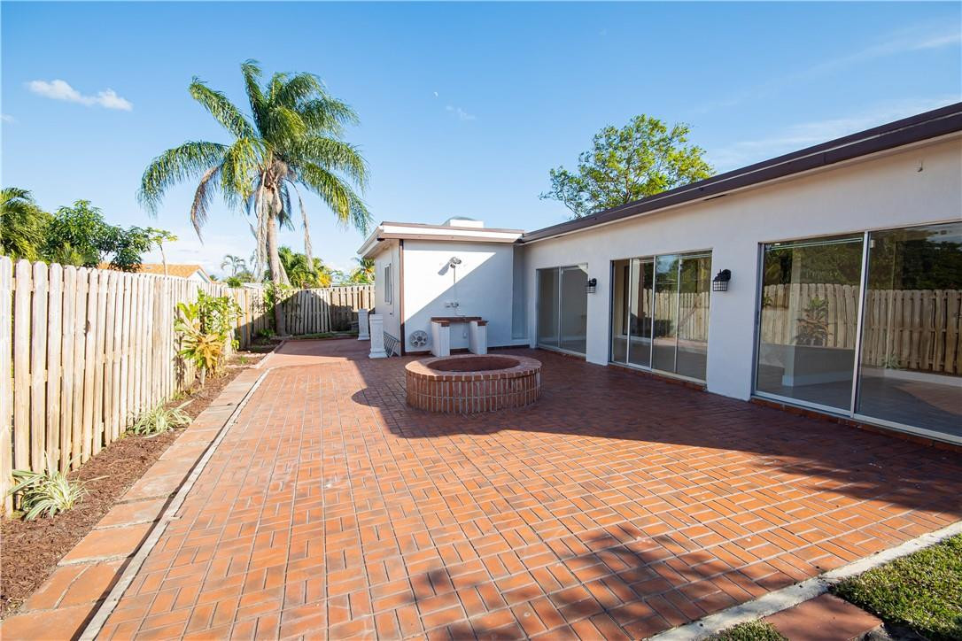 5409 West Park Road Hollywood, FL 33021 - Photo 42 of 64 a view of outdoor space yard and porch
