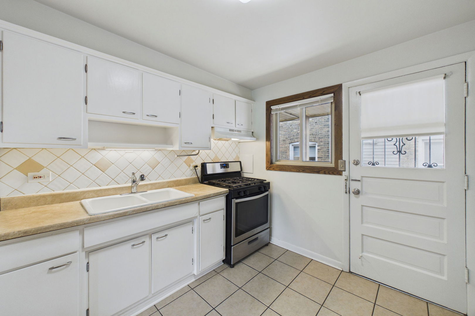 7019 North Ridge Boulevard, Unit 3B Chicago, IL 60645 - Photo 14 of 24 Gallery Image 14