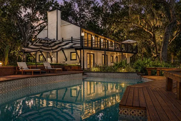 $1,599,000 | 900 Oak Hollow Place, Brandon, FL 33510