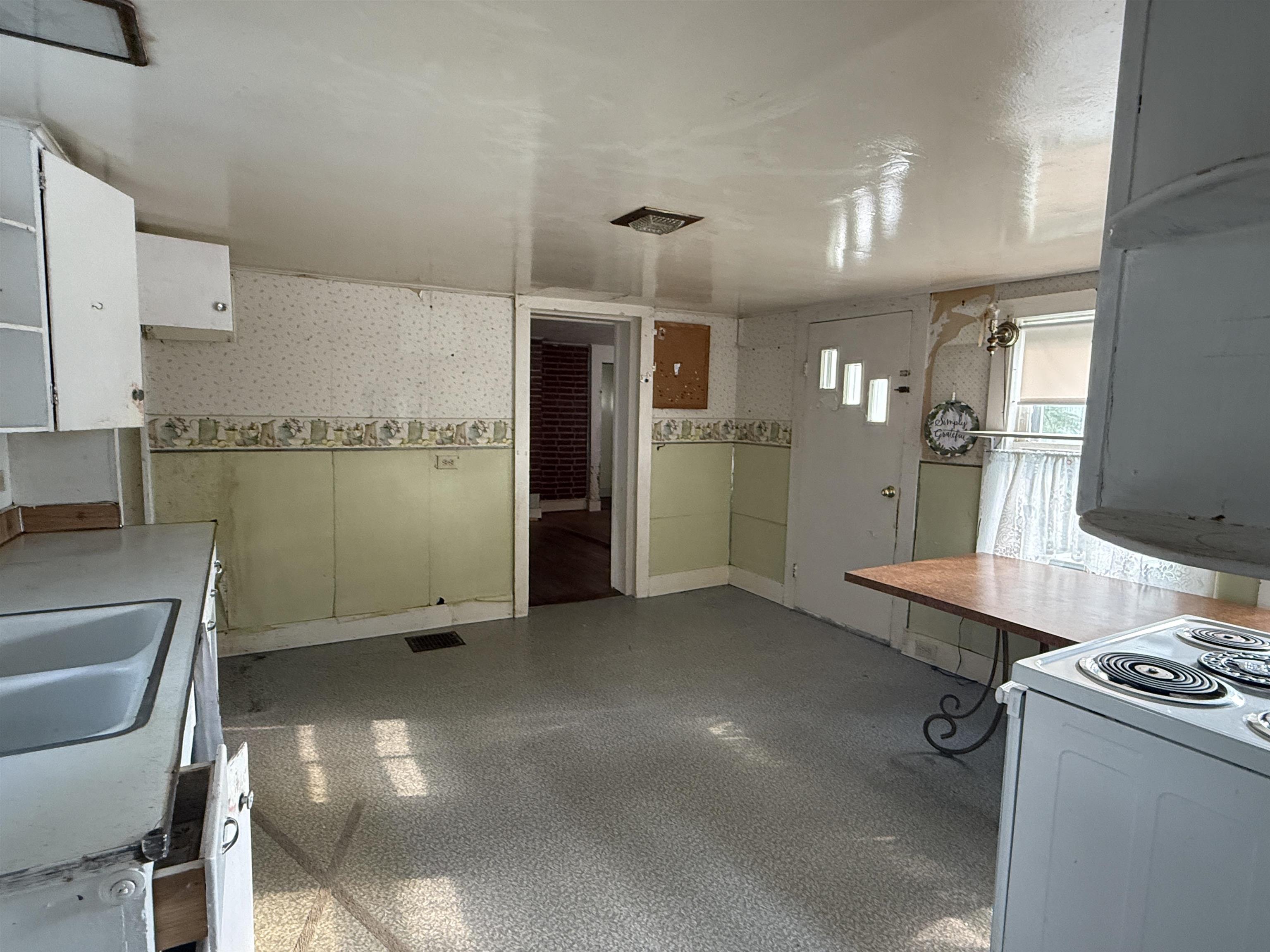 60 South Street Proctor, VT 05765 - Photo 4 of 19