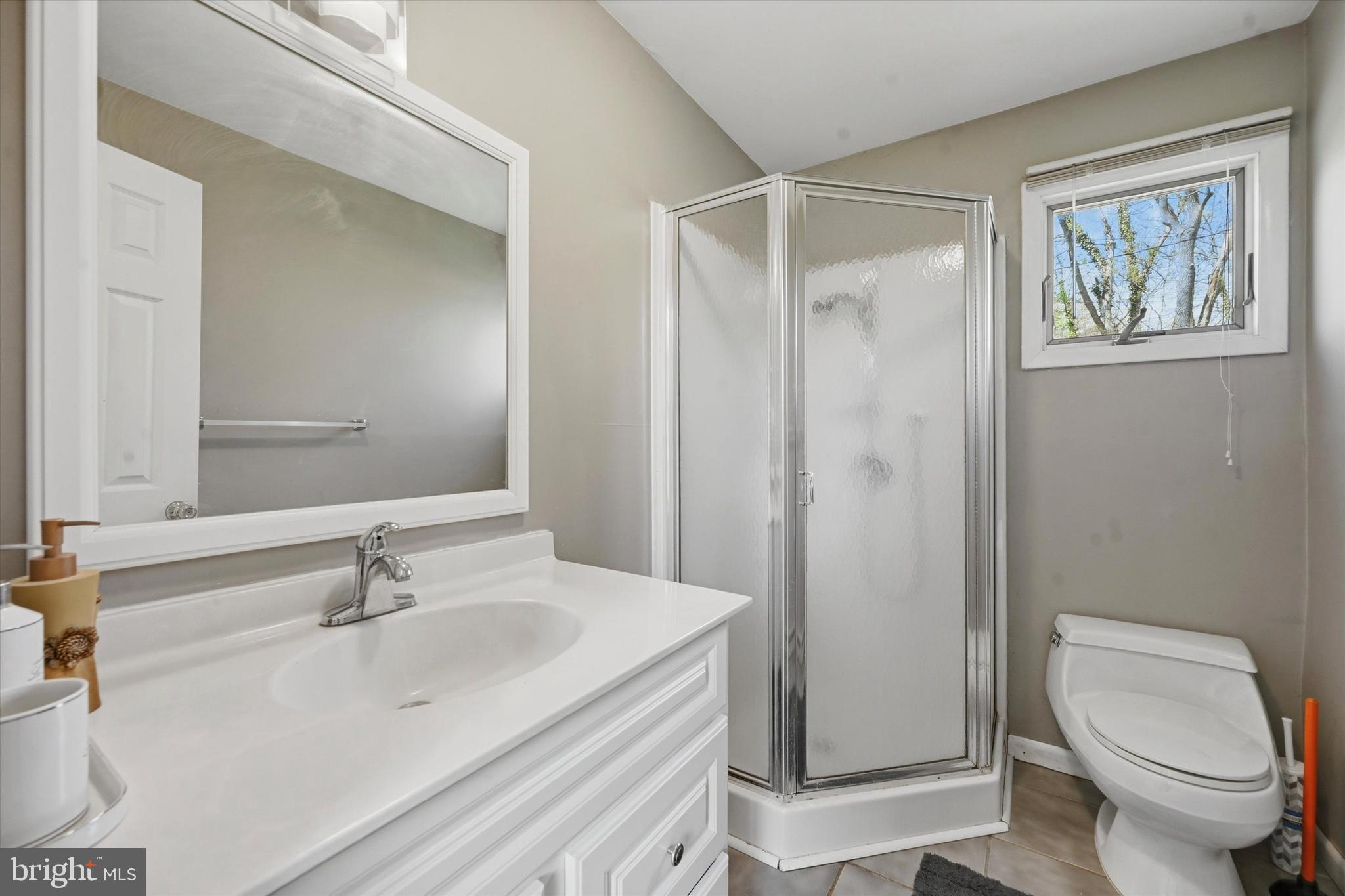 3 South Dillwyn Road Newark, DE 19711 - Photo 41 of 59 a bathroom with a sink toilet and shower