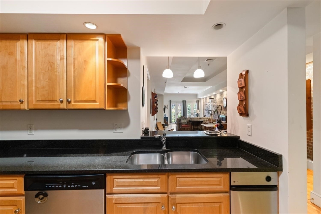 196 Main Street, Unit 1 Gloucester, MA 01930 - Photo 11 of 36