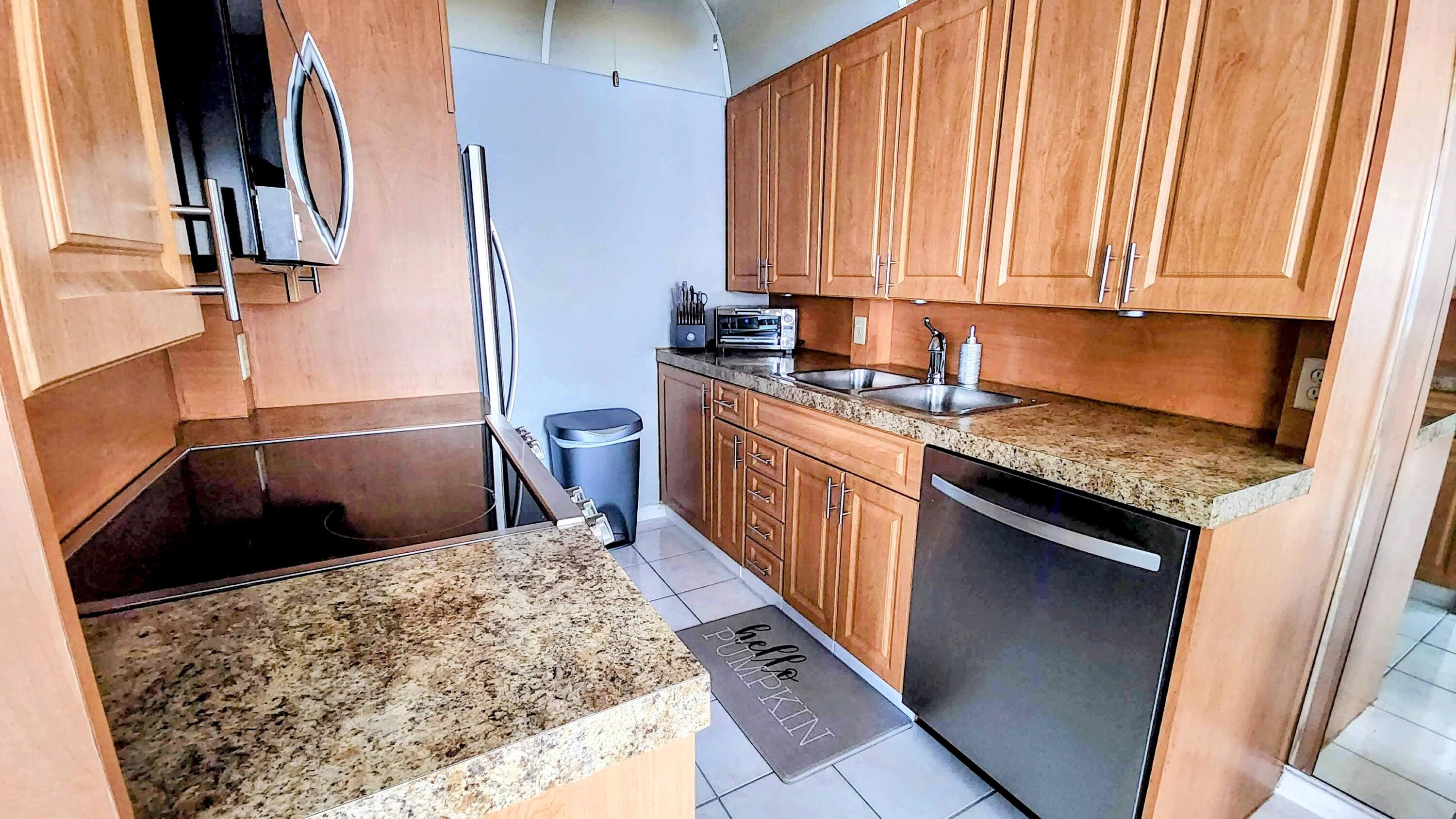 2059 Guildford East Boca Raton, FL 33434 - Photo 9 of 38 20231130_155206-EDIT-EDIT