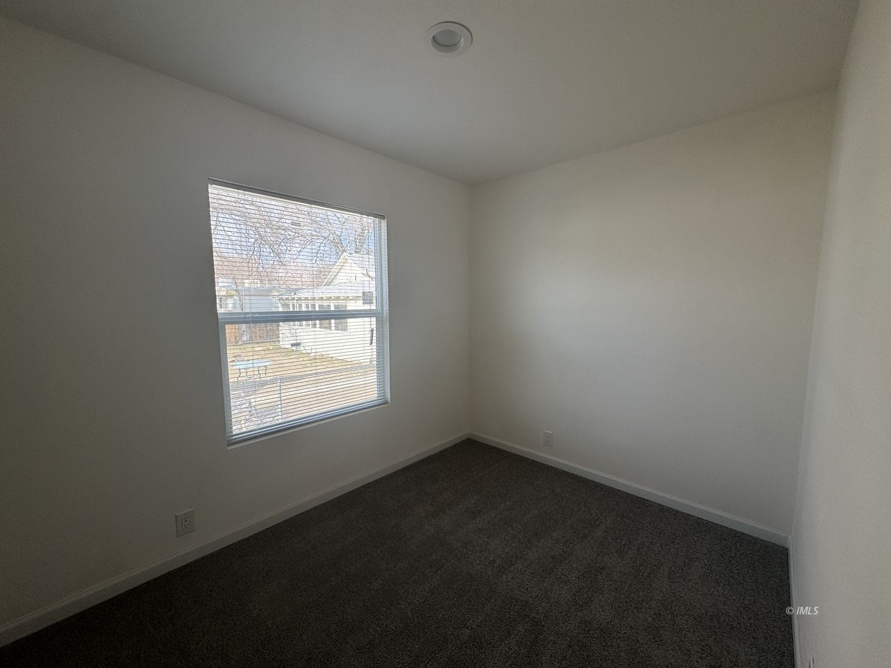 427 North Jackson Street Independence, CA 93526 - Photo 12 of 21 an empty room with a window