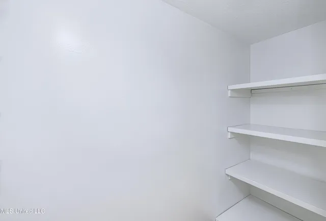 $230,000 | 418 Lakebend Place, Brandon, MS 39042