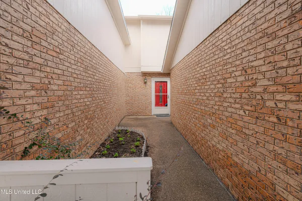 $225,000 | 418 Lakebend Place, Brandon, MS 39042