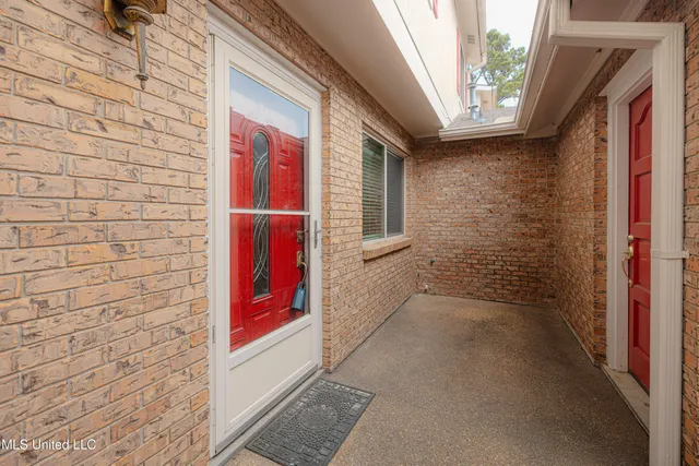 $230,000 | 418 Lakebend Place, Brandon, MS 39042