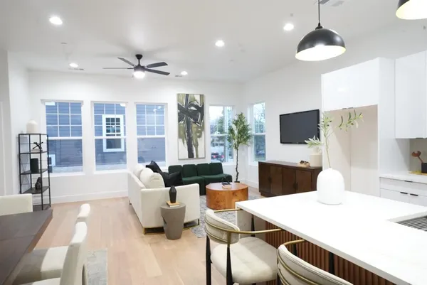 $2,677 | 629 North Tyler Street, Unit 106, Dallas, TX 75208