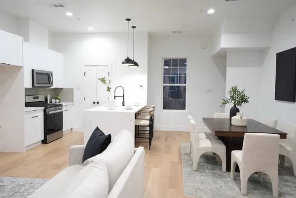 $2,677 | 629 North Tyler Street, Unit 106, Dallas, TX 75208