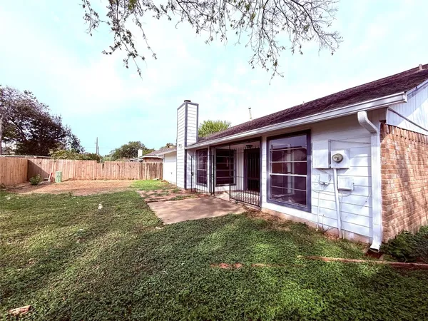 $1,850 | 12071 Plumbrook Drive, Houston, TX 77099