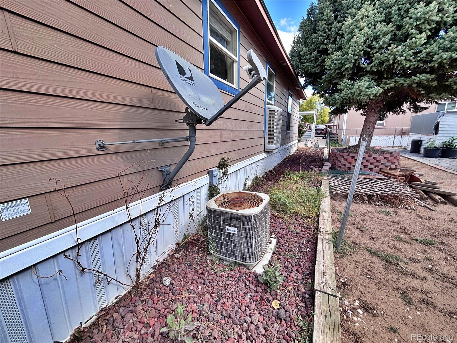 712 Meadowlark Drive Lafayette, CO 80026 - Photo 5 of 40 a view of a patio with chairs and a table