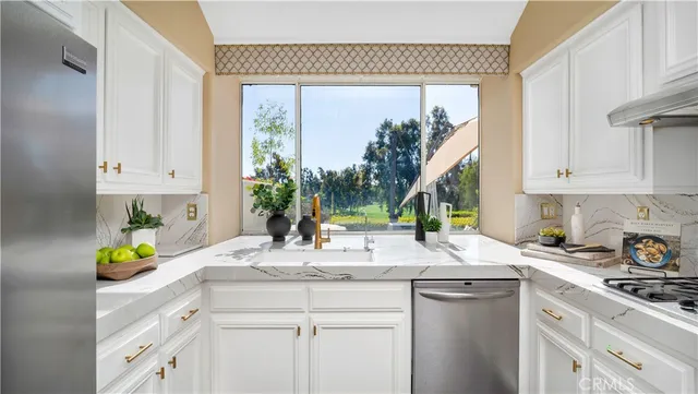$1,292,000 | 4 Vista Frondosa, Rancho Santa Margarita, CA 92688