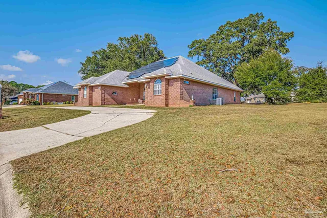 a view of an house with backyard space and garden