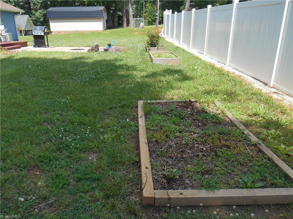 299 Farmbrook Road Mount Airy, NC 27030 - Photo 4 of 27 Gallery Image 4