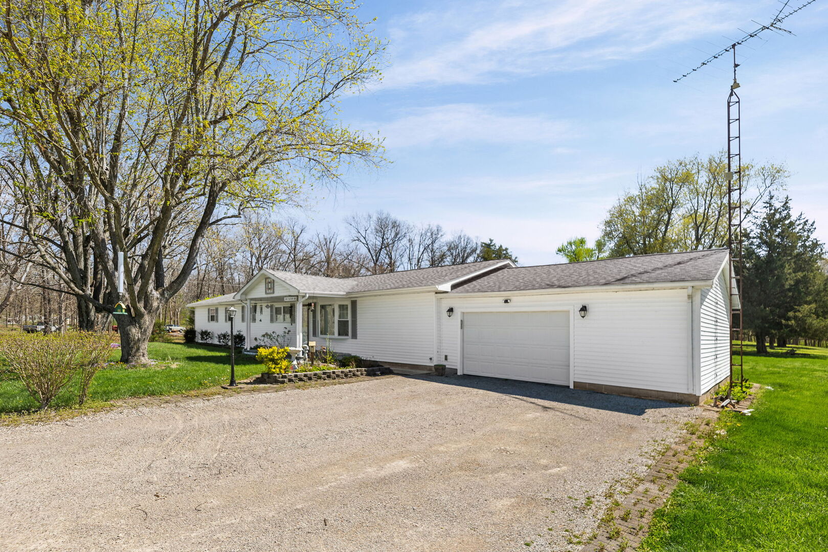3192 Nation Road Salem, IL 62881 - Photo 3 of 39 a view of a house with a street