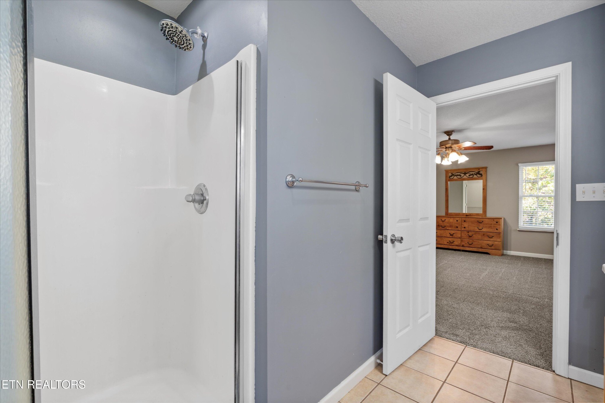 151 Huntington Lane Heiskell, TN 37754 - Photo 26 of 40 a view of a hallway with a livingroom and a bathroom