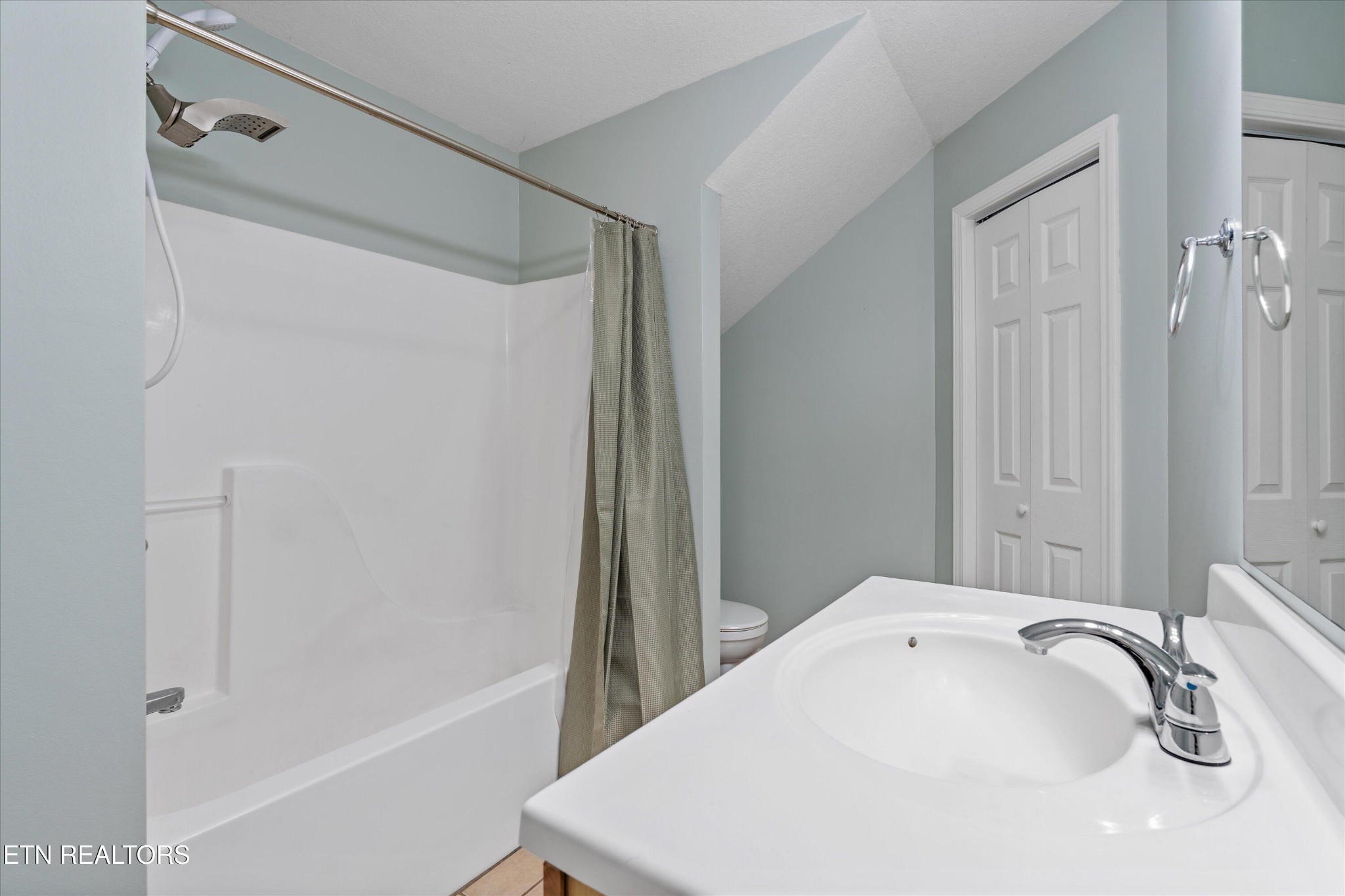 151 Huntington Lane Heiskell, TN 37754 - Photo 27 of 40 a bathroom with a sink a mirror and a shower