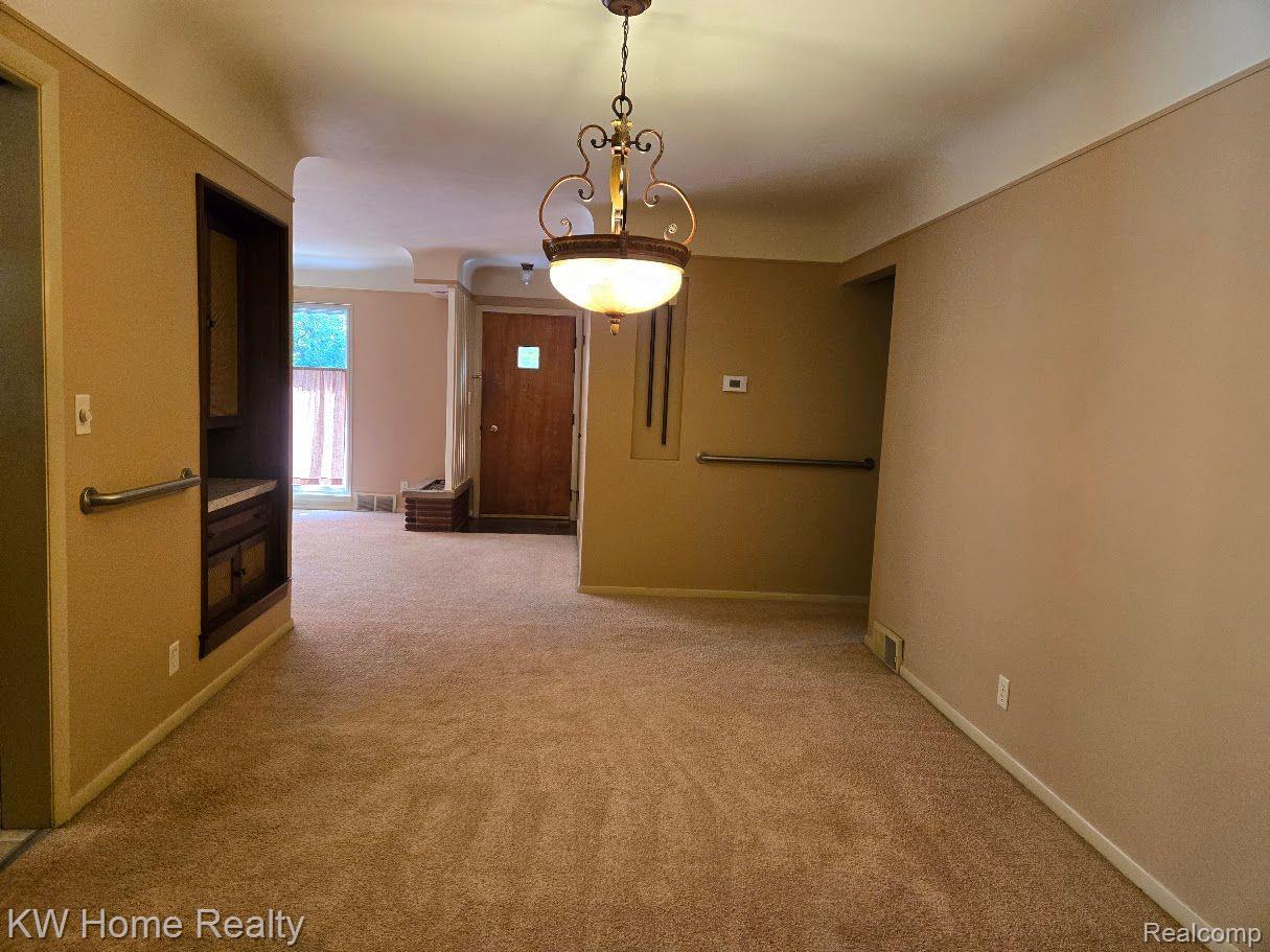 28401 Hawberry Road Farmington, MI 48331 - Photo 4 of 34 Gallery Image 4