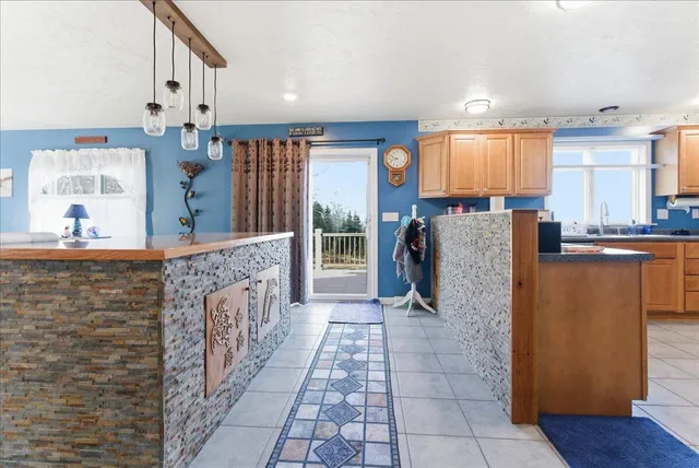 $575,000 | 448 Lowell Town Road, Wiscasset, ME 04578