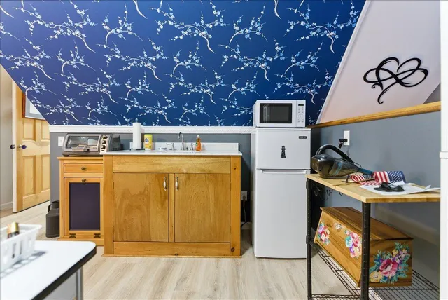 $575,000 | 448 Lowell Town Road, Wiscasset, ME 04578