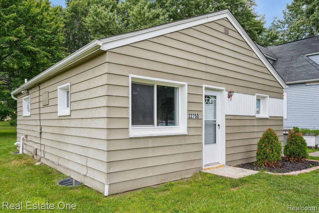 22750 Wick Road Taylor, MI 48180 - Photo 2 of 26