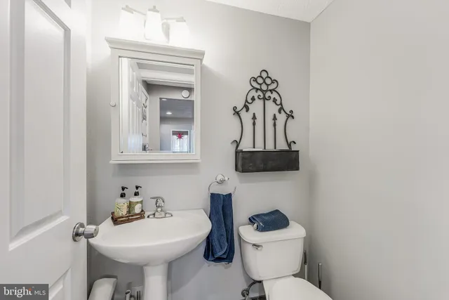 $3,700 | 12918 Framingham Court, Herndon, VA 20171