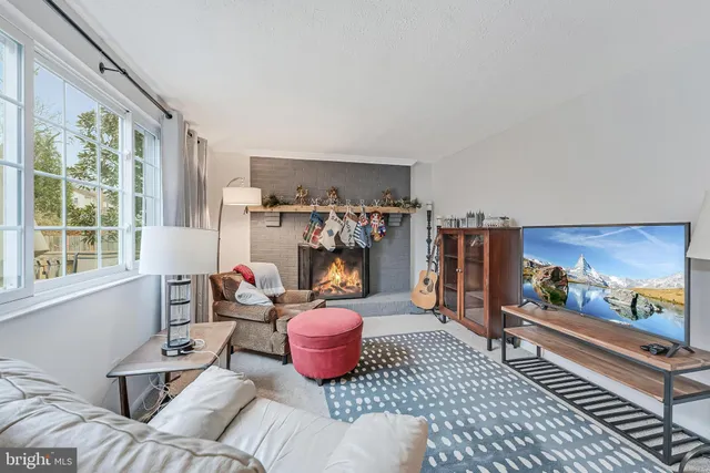 $3,700 | 12918 Framingham Court, Herndon, VA 20171