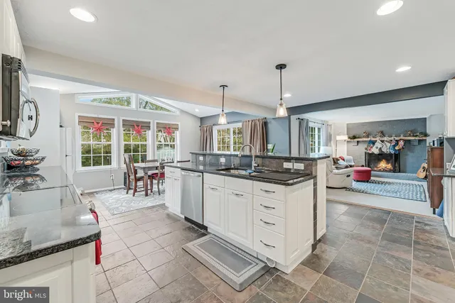 $3,700 | 12918 Framingham Court, Herndon, VA 20171