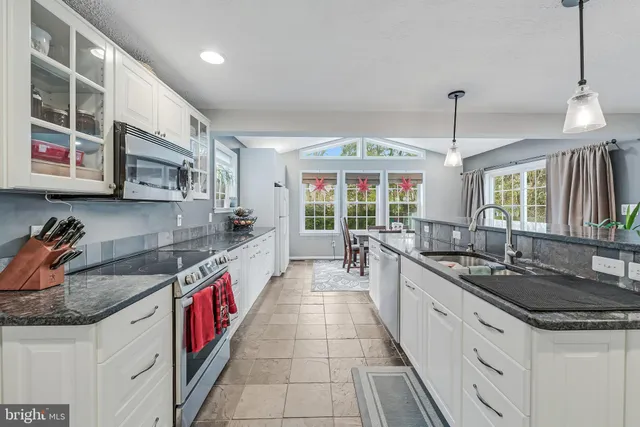 $3,700 | 12918 Framingham Court, Herndon, VA 20171