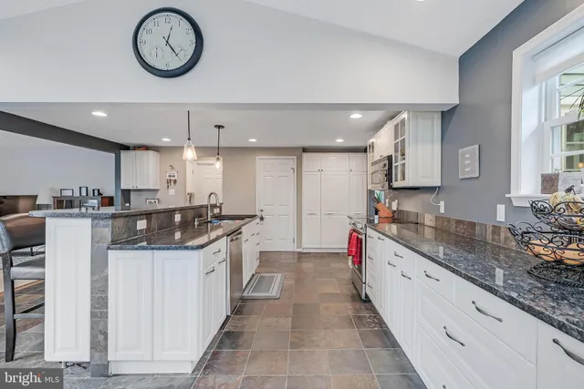 $3,700 | 12918 Framingham Court, Herndon, VA 20171