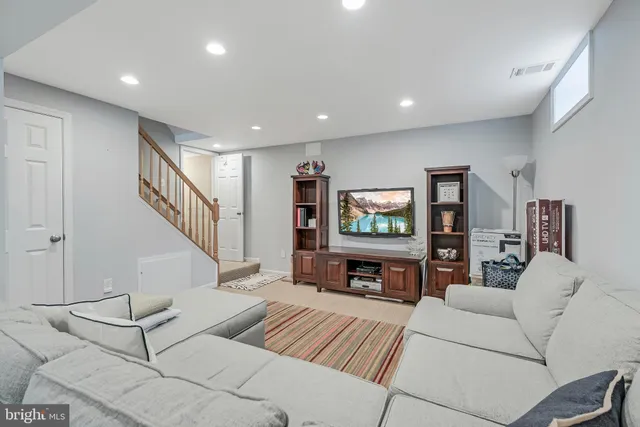 $3,700 | 12918 Framingham Court, Herndon, VA 20171