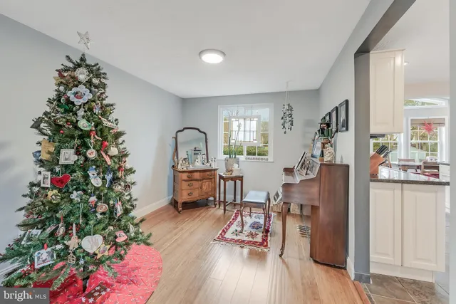 $3,700 | 12918 Framingham Court, Herndon, VA 20171