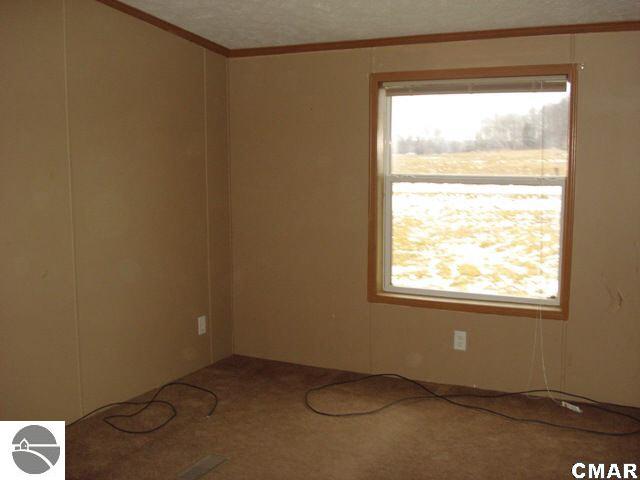 10249 South Mission Road Shepherd, MI 48883 - Photo 6 of 23 1767521-5.JPG
