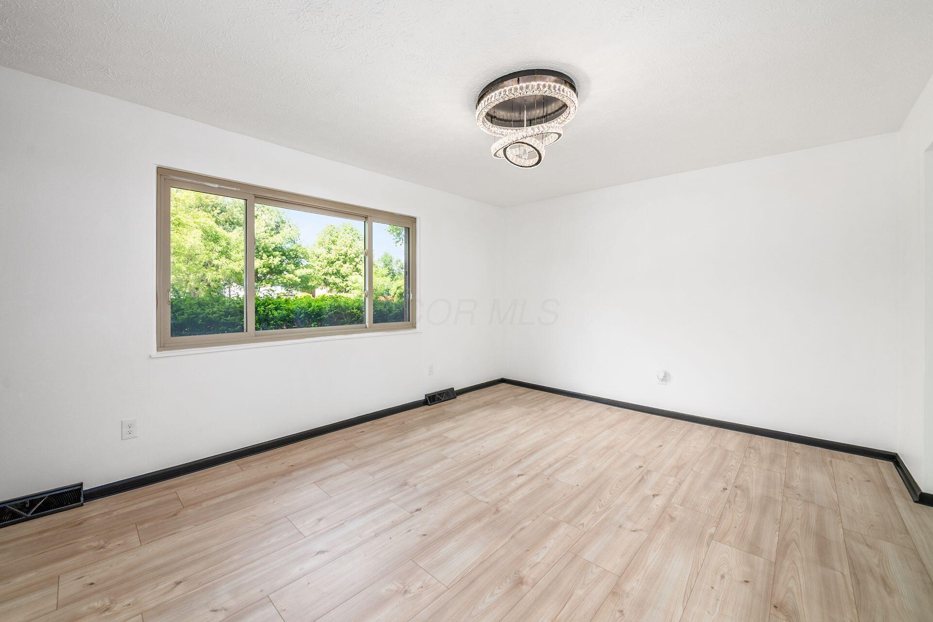 5480 Cedarbush Road Columbus, OH 43229 - Photo 8 of 57 008_92_L 5480 Cedarbush Dr020